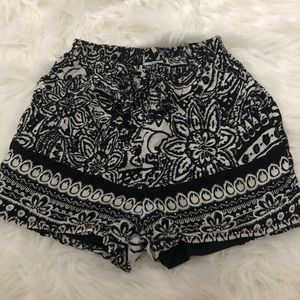 She + Sky patterned shorts